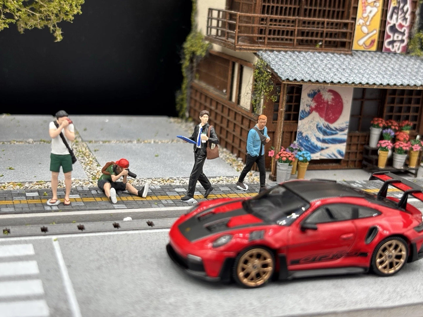 1/64 Realistic Lifestyle Ver 6, 4 People Hand Painted Figures Diecast Diorama (Copy)
