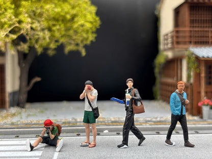 1/64 Realistic Lifestyle Ver 6, 4 People Hand Painted Figures Diecast Diorama (Copy)