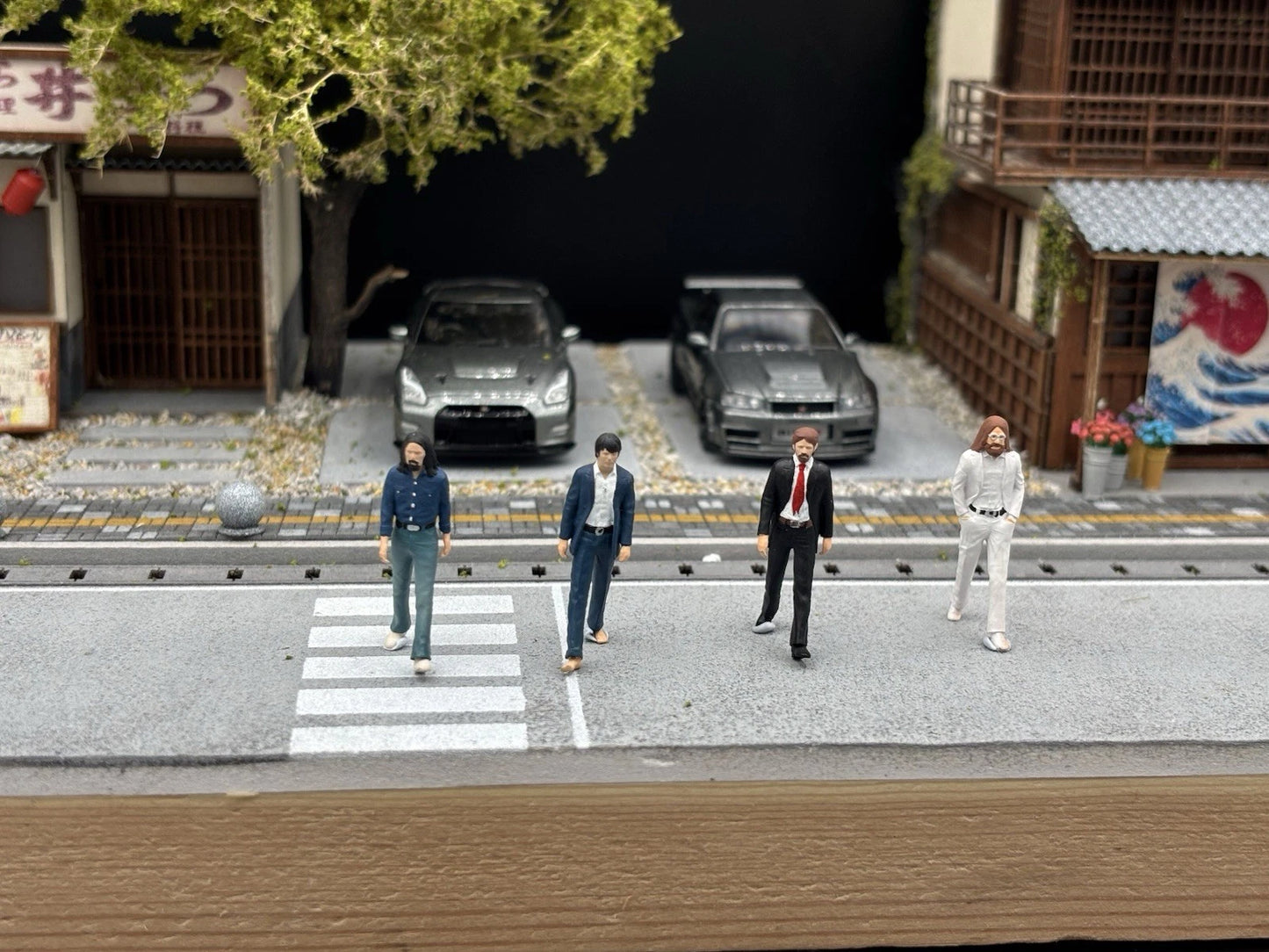 1/64 The Beatles Abbey Road 4 Hand Painted Figures Diecast Diorama Set
