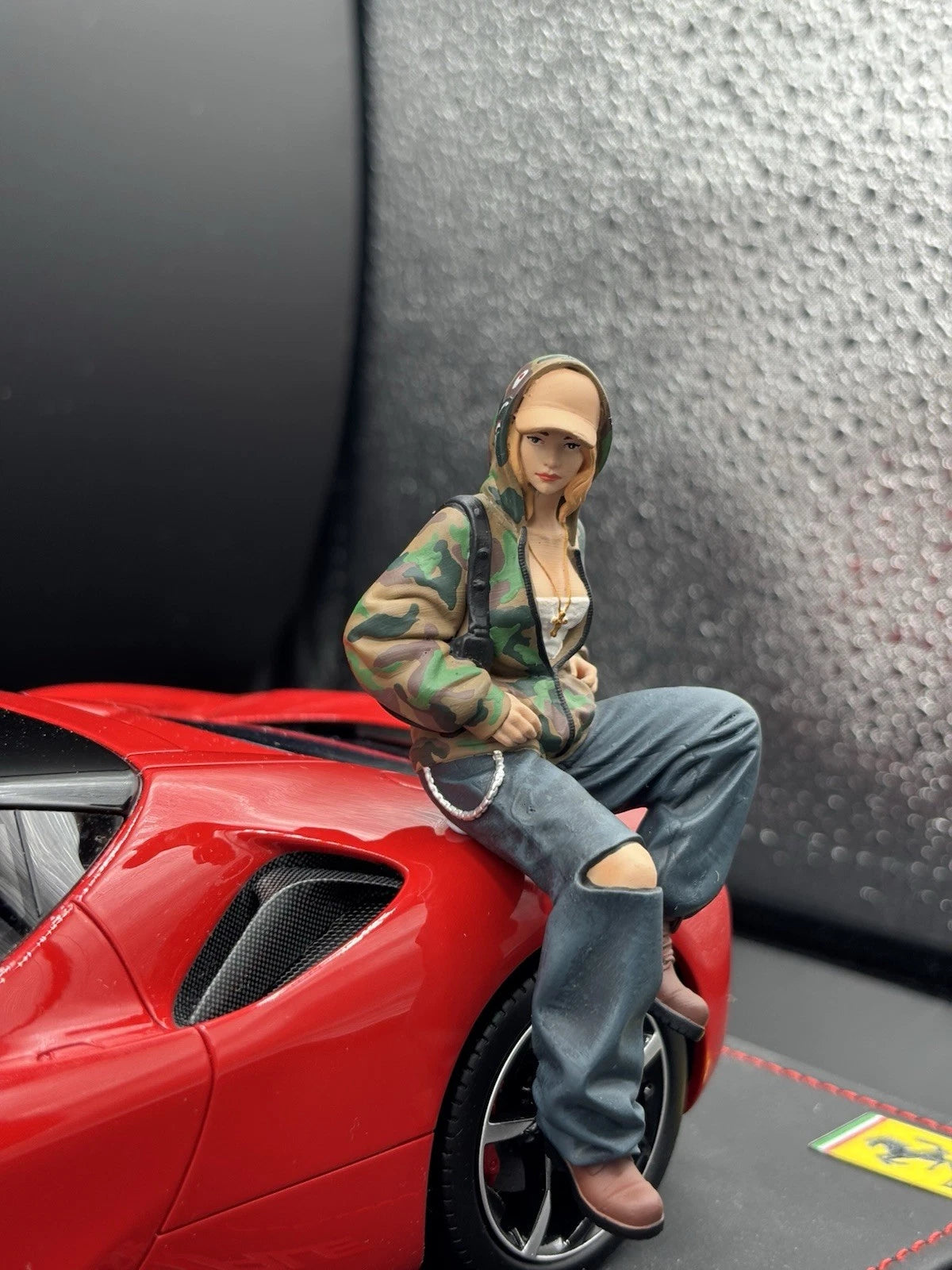 1/18 Streetwear Girl Figure Hypebeast Diorama for Diecast Cars