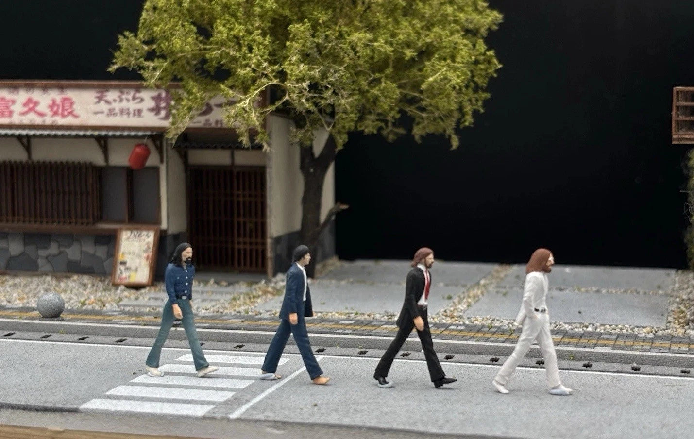 1/64 The Beatles Abbey Road 4 Hand Painted Figures Diecast Diorama Set