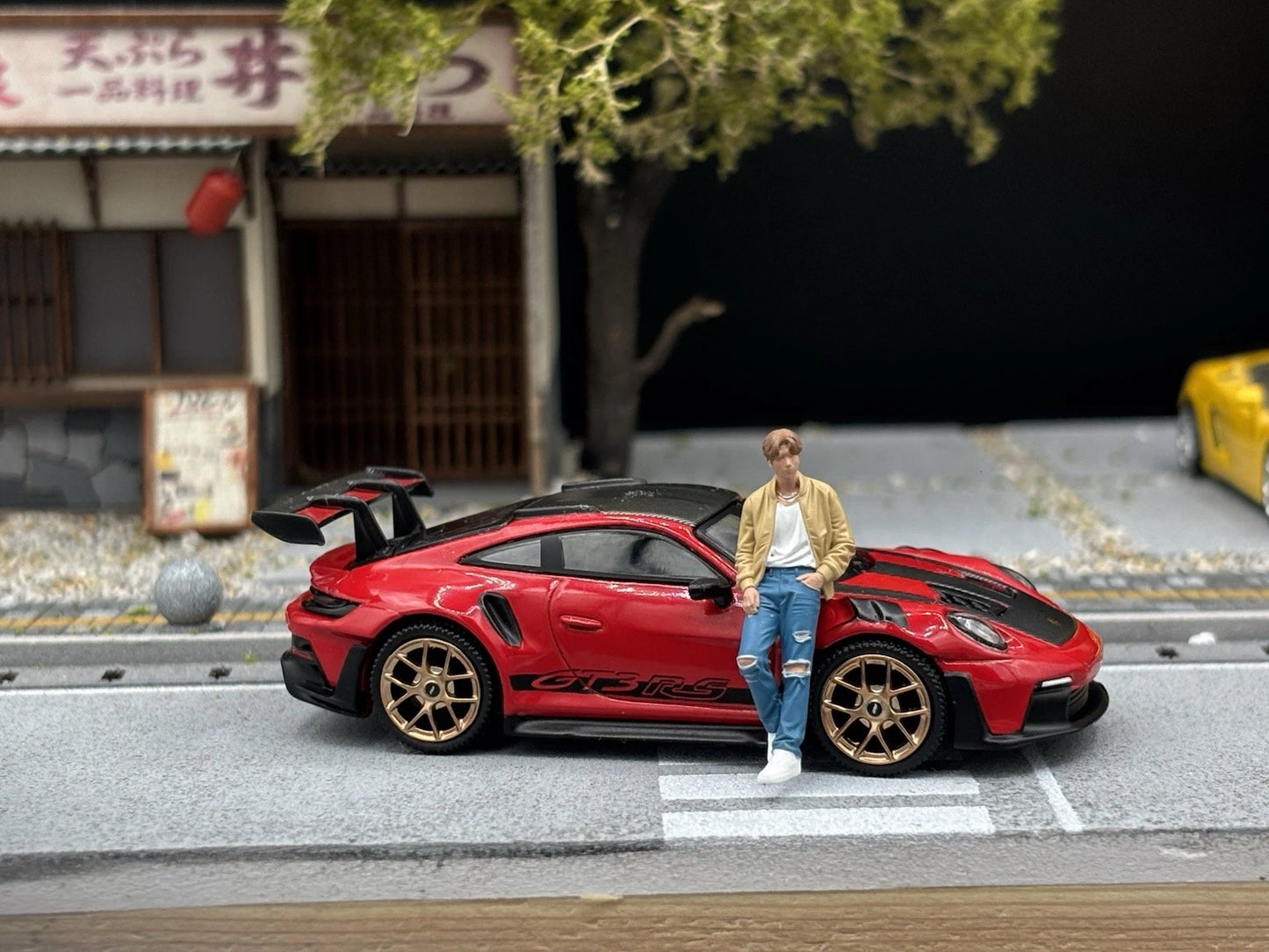 1/64 Realistic Lifestyle Ver 2, 4 People Hand Painted Figures Diecast Diorama