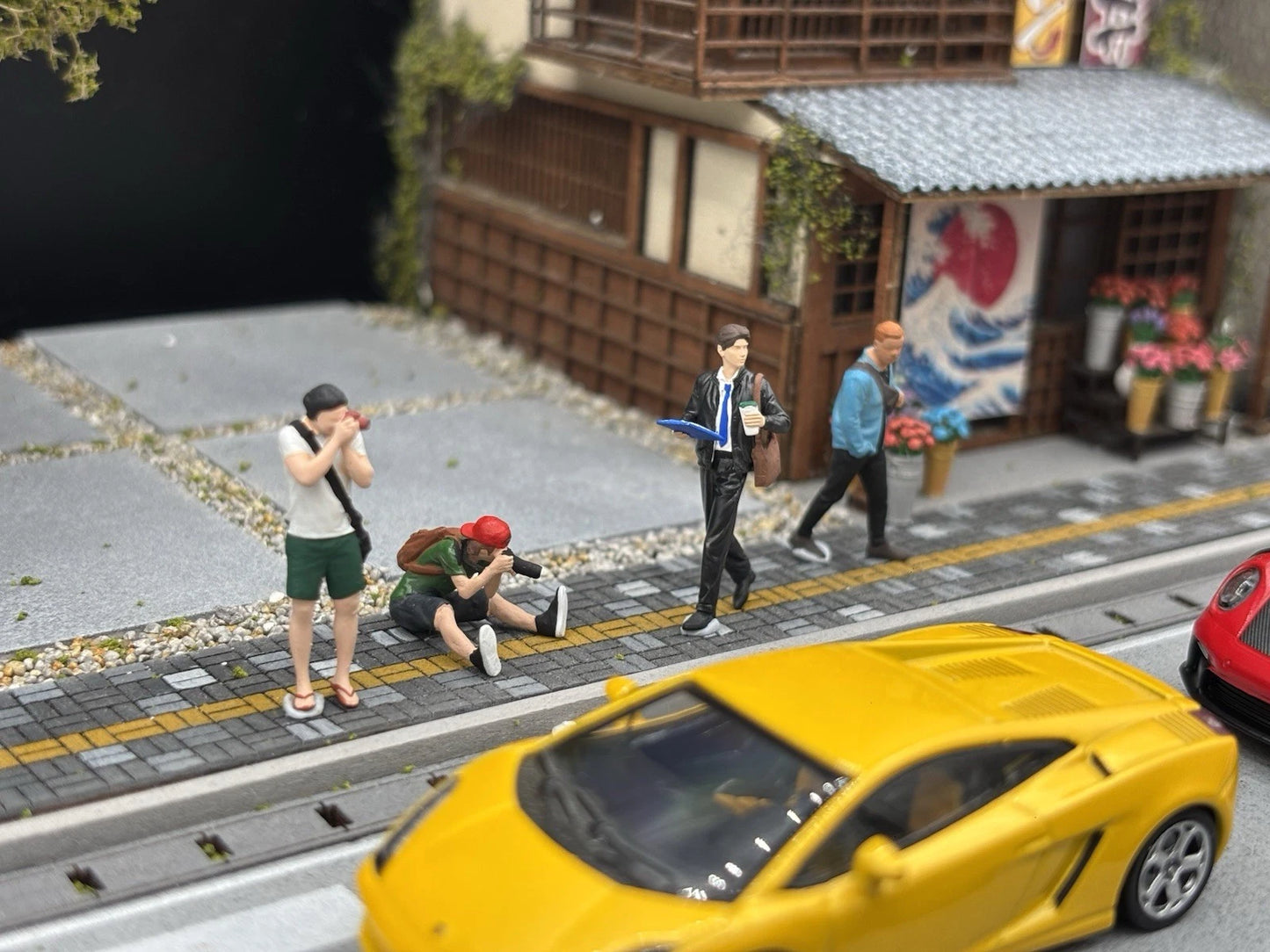 1/64 Realistic Lifestyle Ver 6, 4 People Hand Painted Figures Diecast Diorama (Copy)