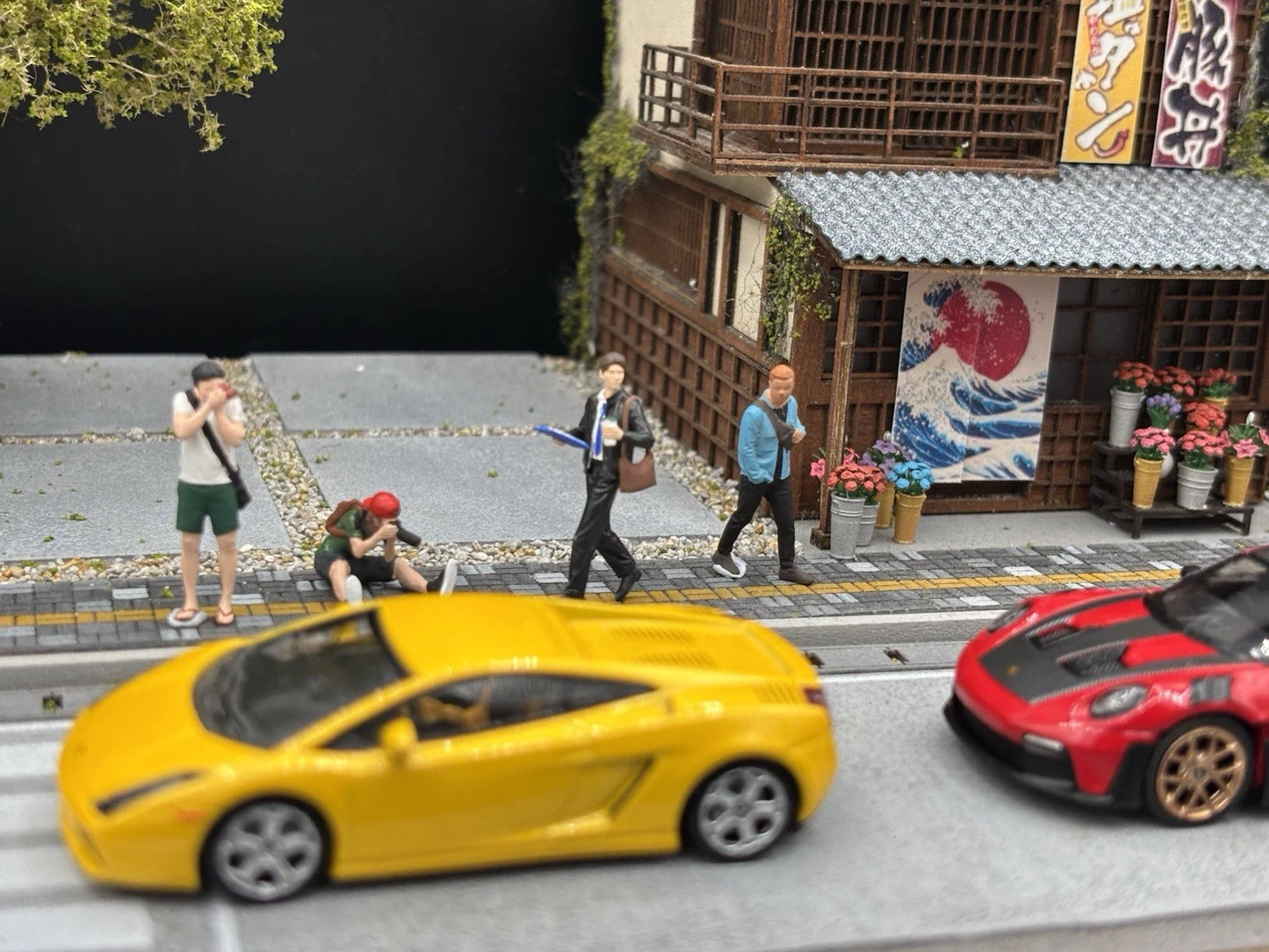 1/64 Realistic Lifestyle Ver 6, 4 People Hand Painted Figures Diecast Diorama (Copy)