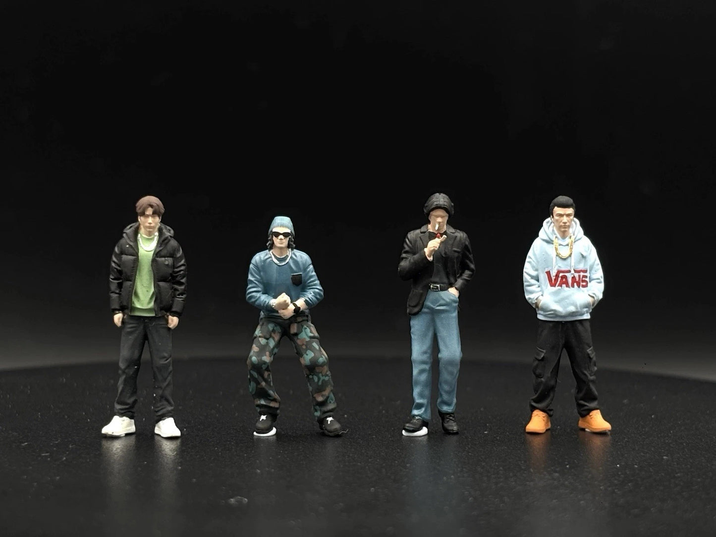 1/64 Realistic Lifestyle Ver 5, 4 People Hand Painted Figures Diecast Diorama