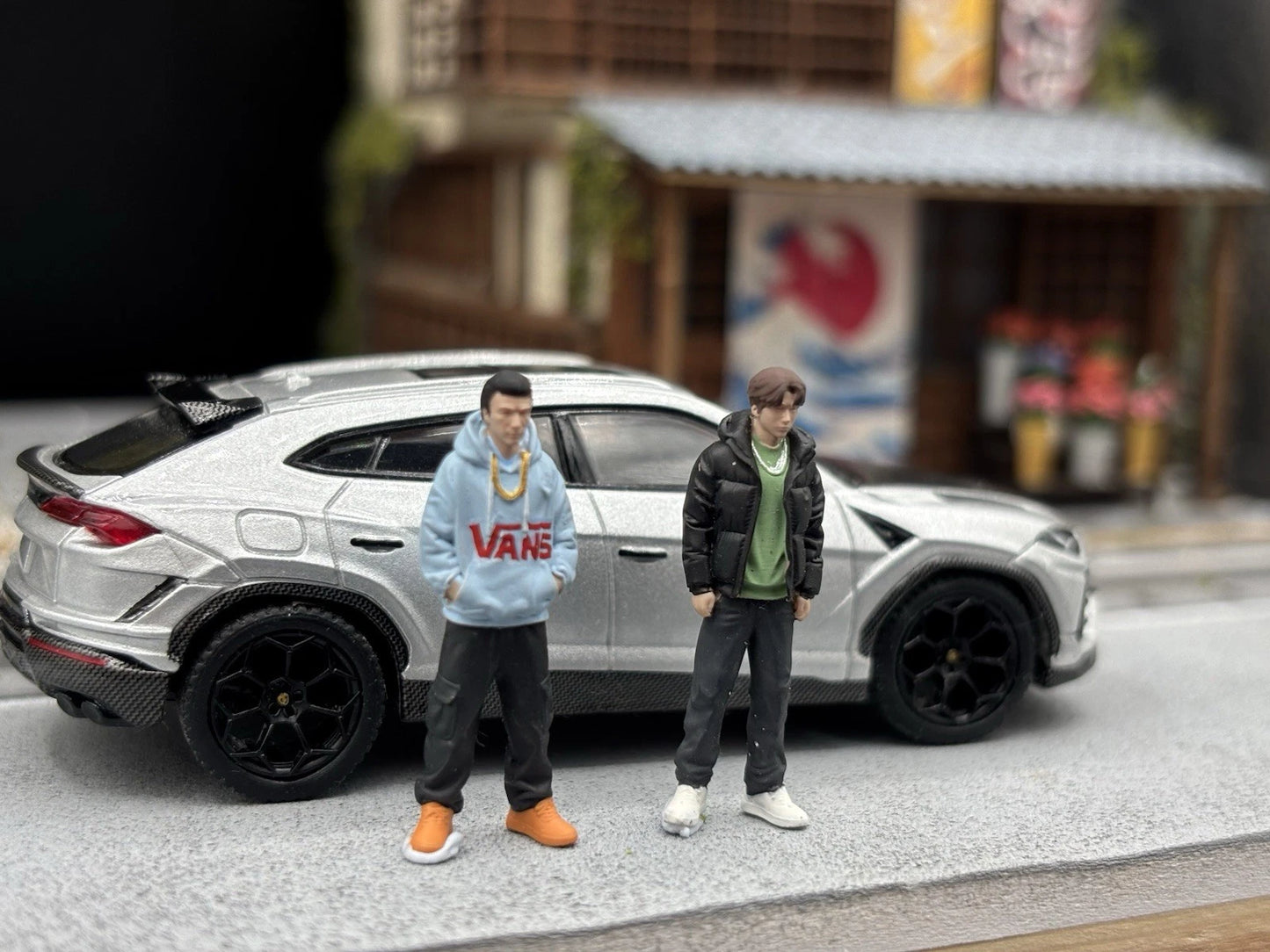1/64 Realistic Lifestyle Ver 5, 4 People Hand Painted Figures Diecast Diorama