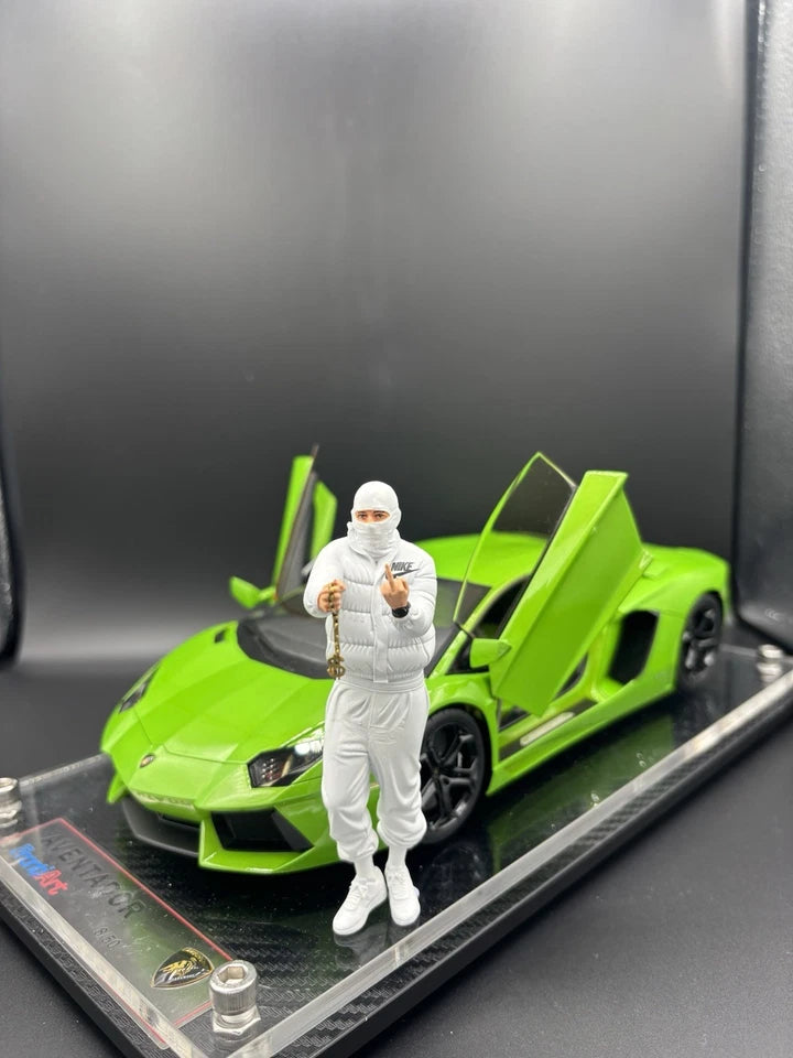 1/18 Streetwear Boy Figure Urban Diorama for Diecast Cars Collection